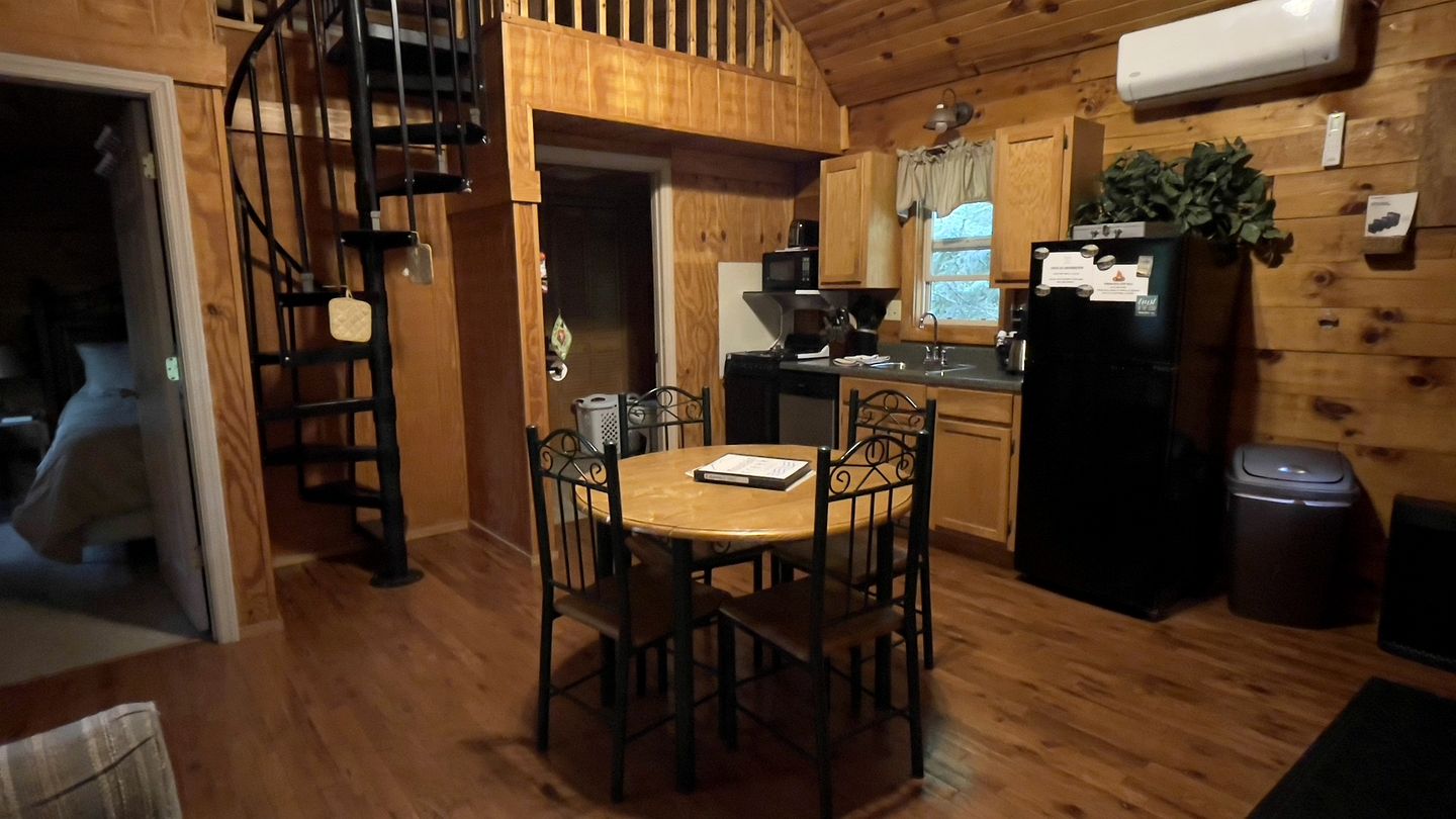 Amazing Cabin with Fire Pit and Hot Tub in Bruceton Mills, West Virginia