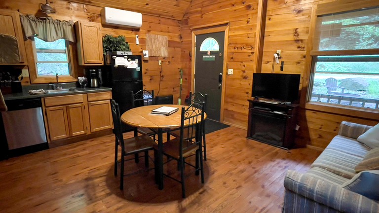 Cabins (United States of America, Bruceton Mills, West Virginia)