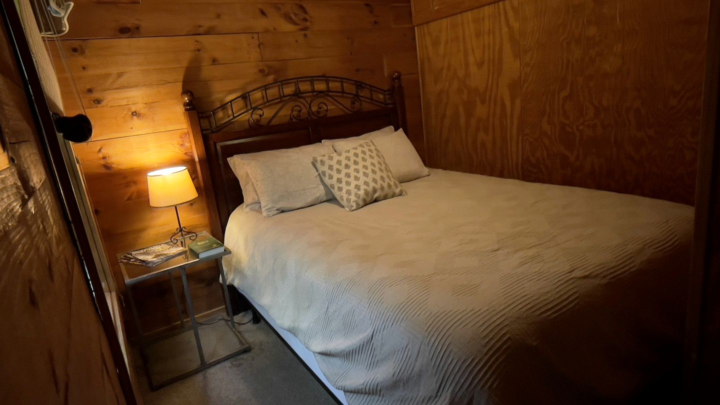 Amazing Cabin with Fire Pit and Hot Tub in Bruceton Mills, West Virginia