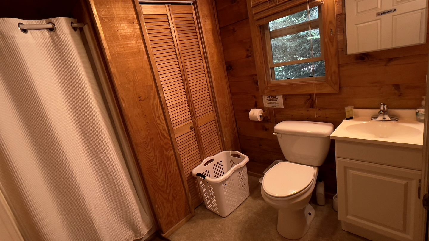 Amazing Cabin with Fire Pit and Hot Tub in Bruceton Mills, West Virginia