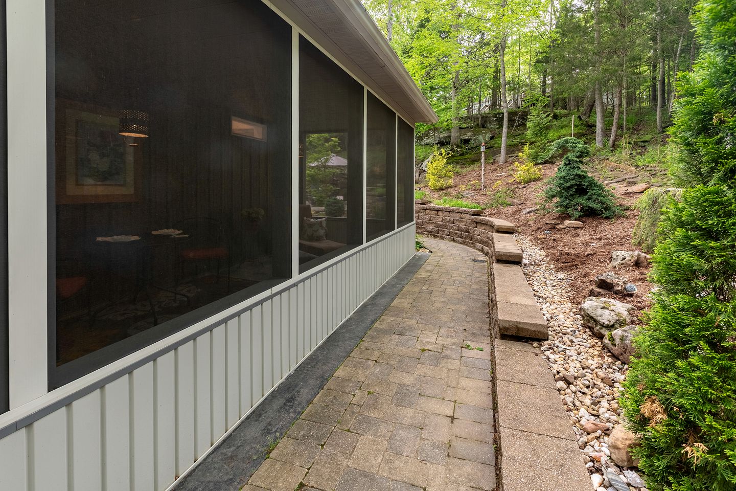 Romantic Lakefront Cabin with Private Hot Tub Near Lake of Egypt | Tunnel Hill, Illinois