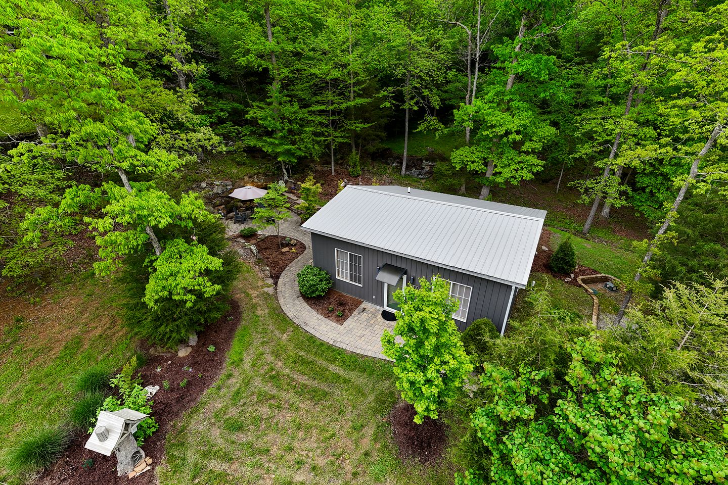 Romantic Lakefront Cabin with Private Hot Tub Near Lake of Egypt | Tunnel Hill, Illinois