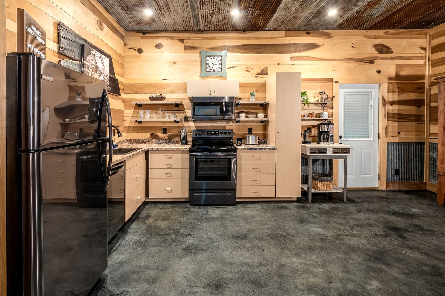 Romantic Lakefront Cabin with Private Hot Tub Near Lake of Egypt | Tunnel Hill, Illinois