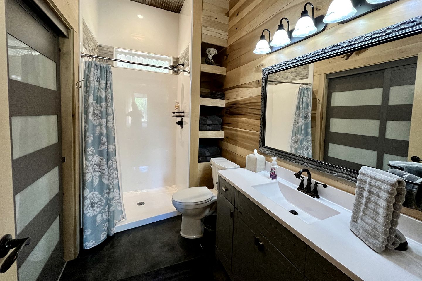 Romantic Lakefront Cabin with Private Hot Tub Near Lake of Egypt | Tunnel Hill, Illinois