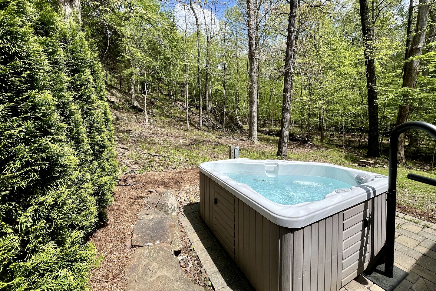 Romantic Lakefront Cabin with Private Hot Tub Near Lake of Egypt | Tunnel Hill, Illinois