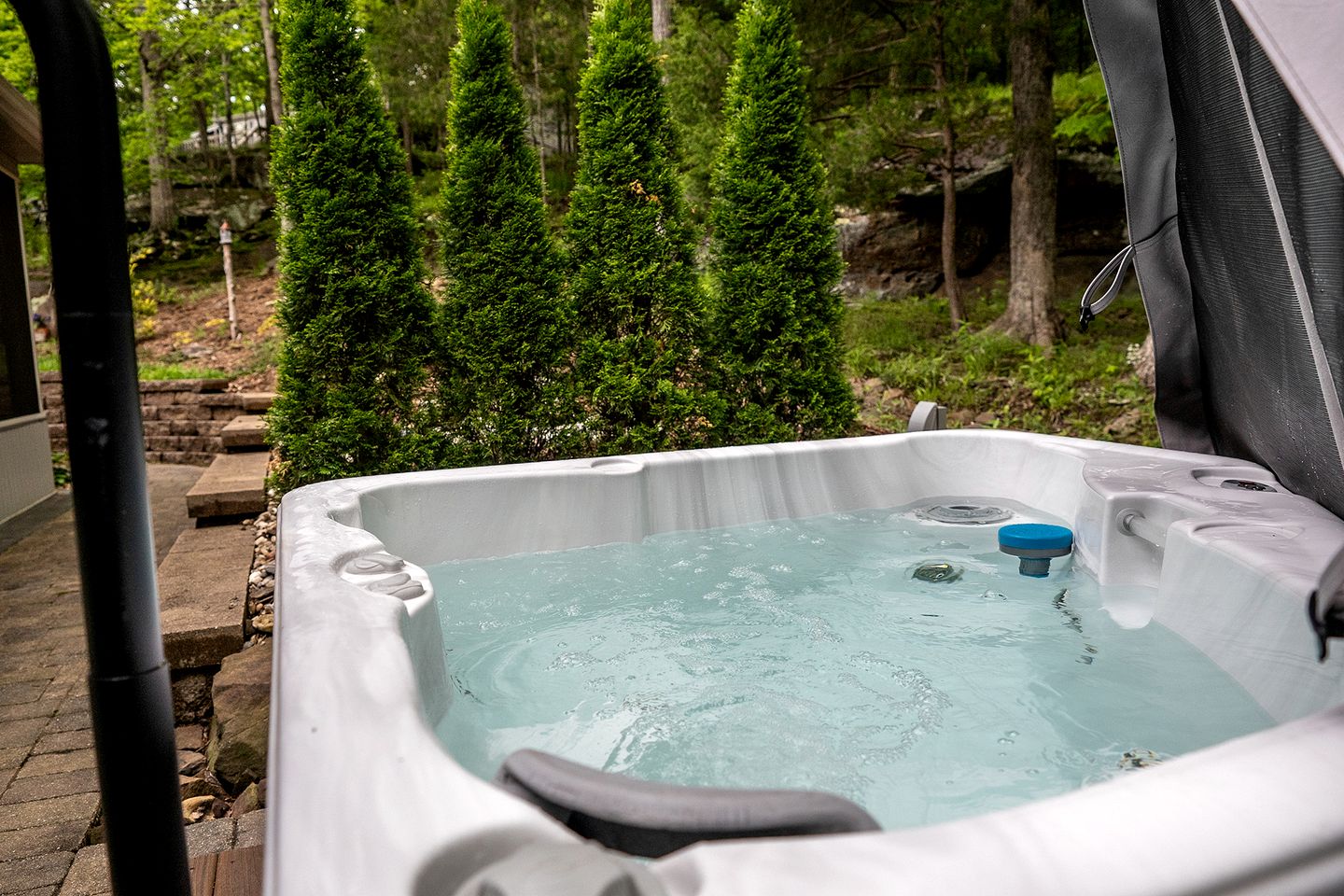Romantic Lakefront Cabin with Private Hot Tub Near Lake of Egypt | Tunnel Hill, Illinois