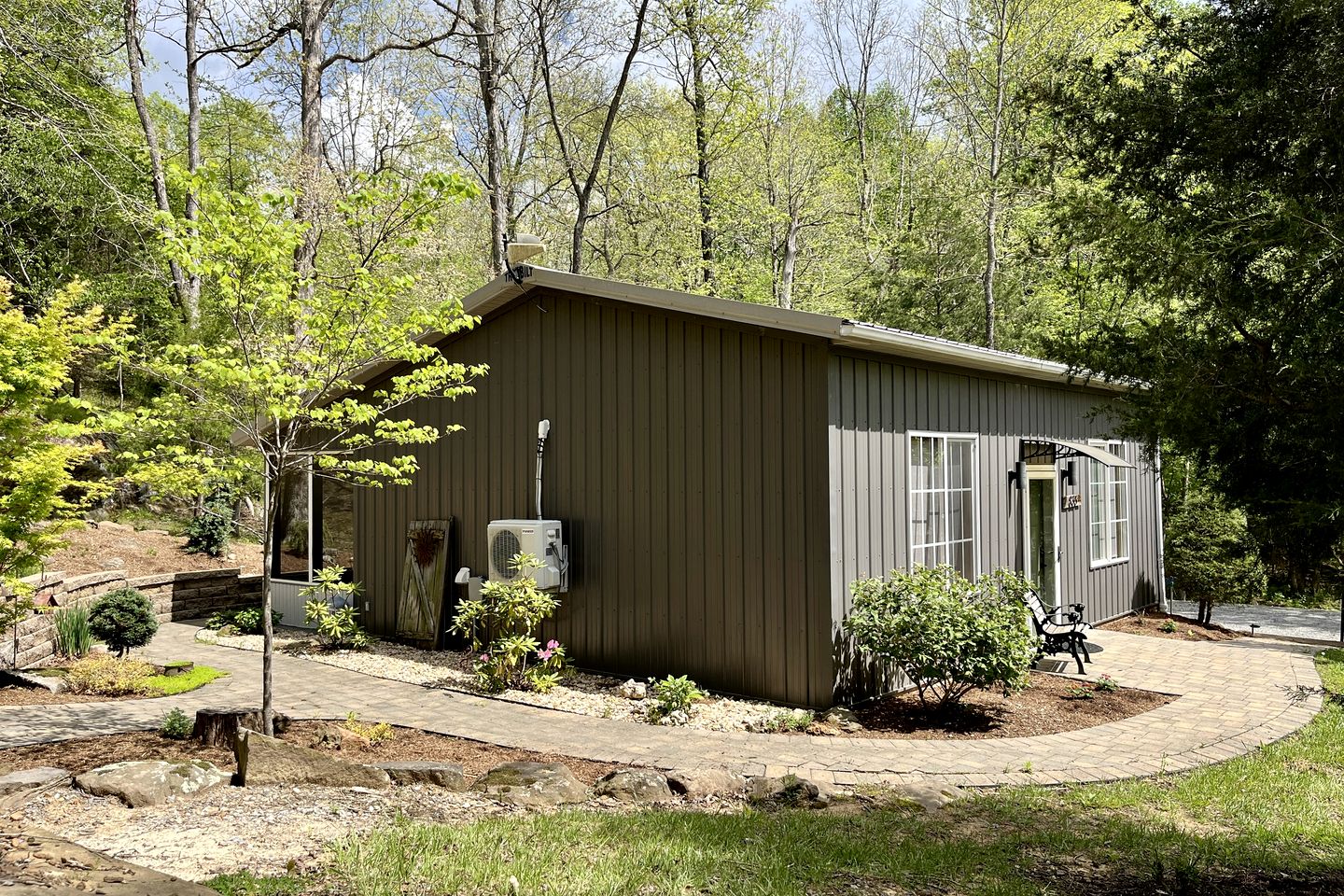 Romantic Lakefront Cabin with Private Hot Tub Near Lake of Egypt | Tunnel Hill, Illinois