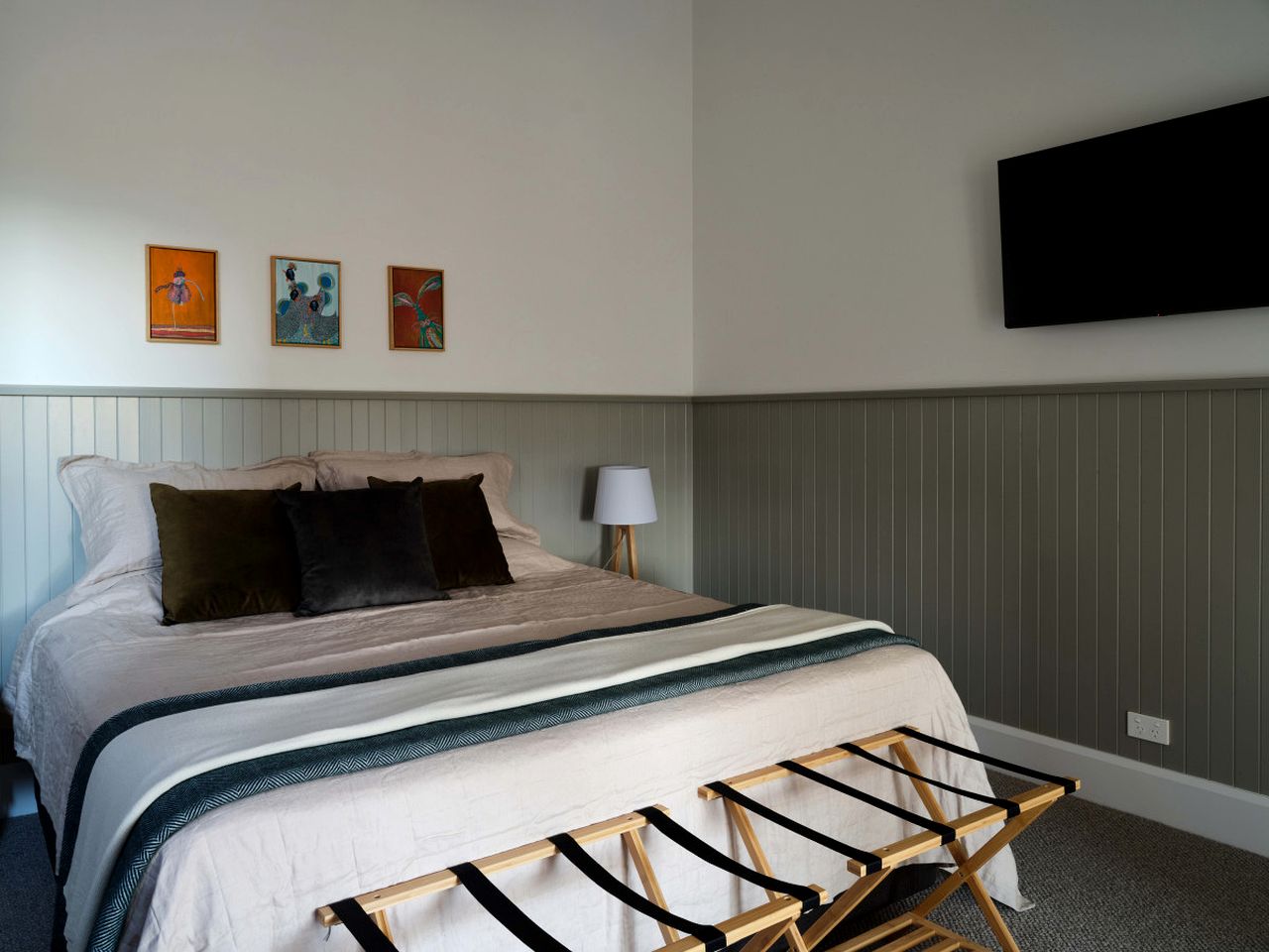 Charming Luxury Villa in a Transformed Winery, Surrounded by Gardens Near Mudgee, New South Wales