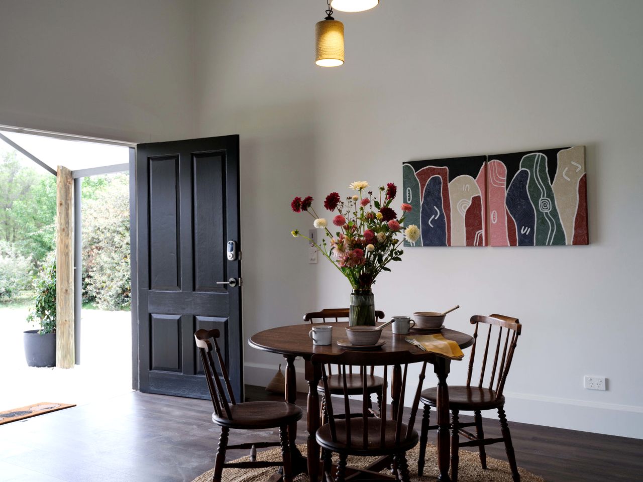 Luxury Cellar Door Accommodation with Heated Bathroom Near Wineries | Mudgee, NSW