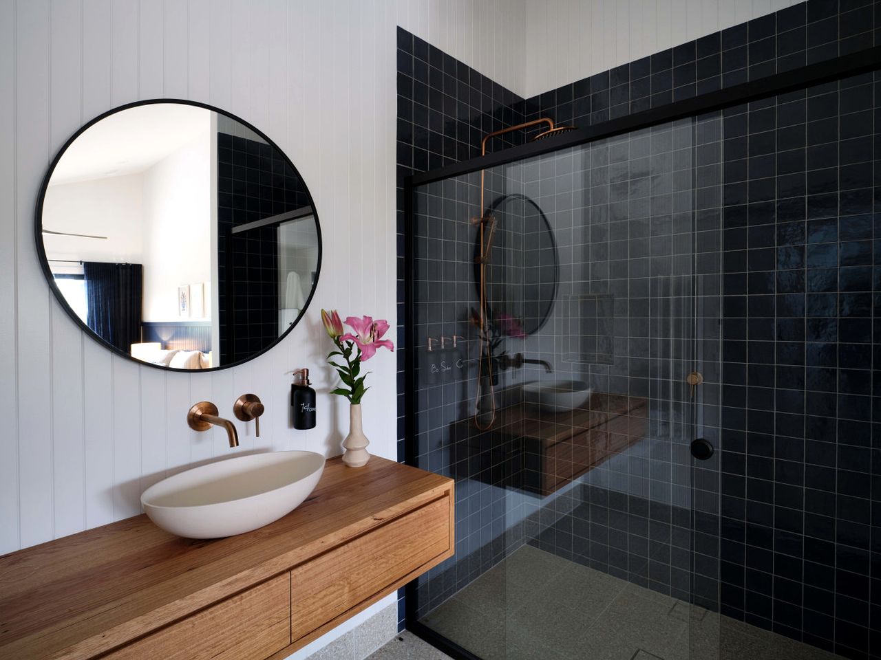 Luxury Cellar Door Accommodation with Heated Bathroom Near Wineries | Mudgee, NSW