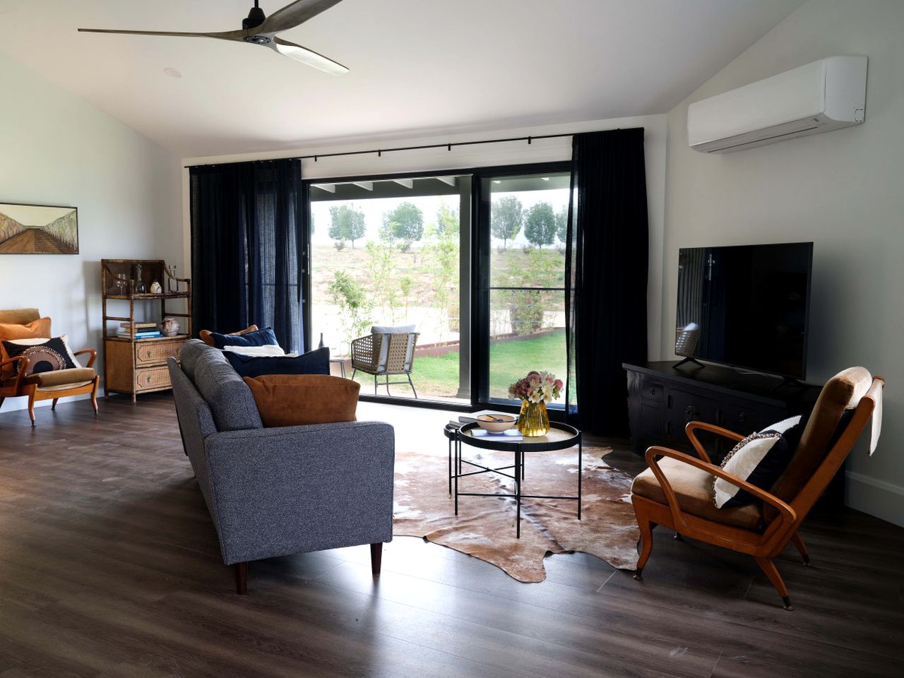 Luxury Cellar Door Accommodation with Heated Bathroom Near Wineries | Mudgee, NSW