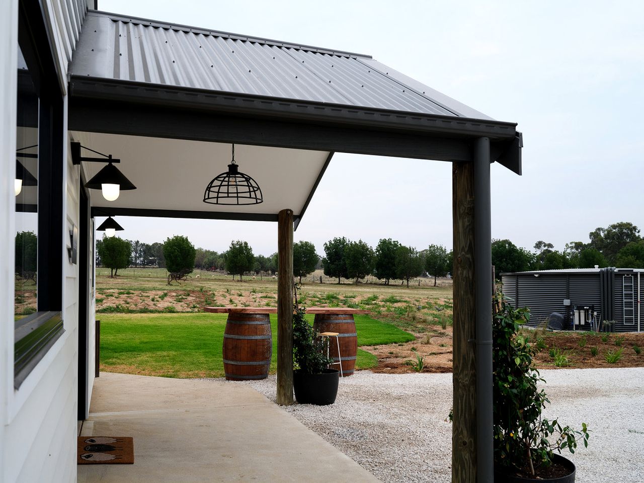 Luxury Cellar Door Accommodation with Heated Bathroom Near Wineries | Mudgee, NSW