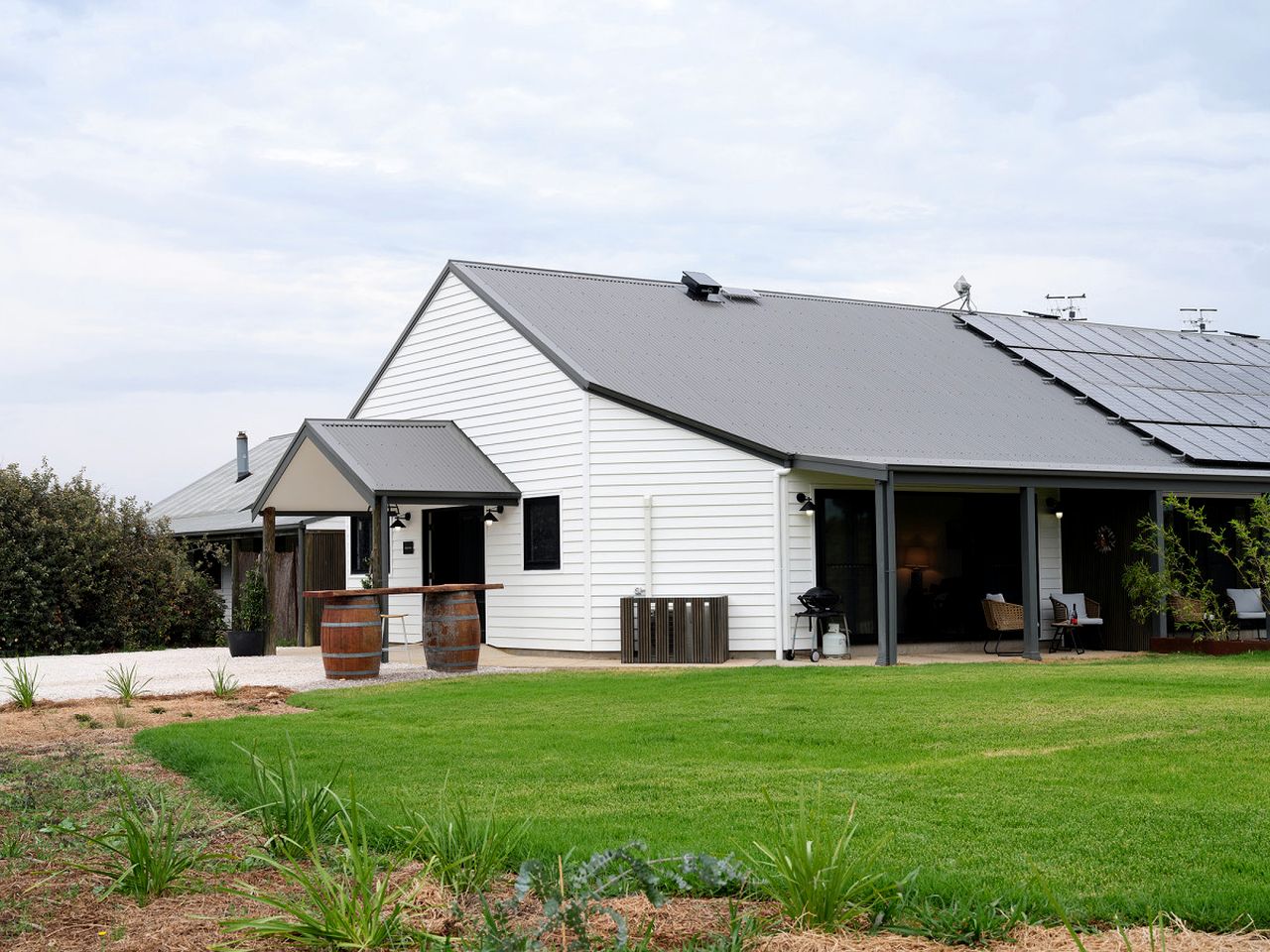 Luxury Cellar Door Accommodation with Heated Bathroom Near Wineries | Mudgee, NSW