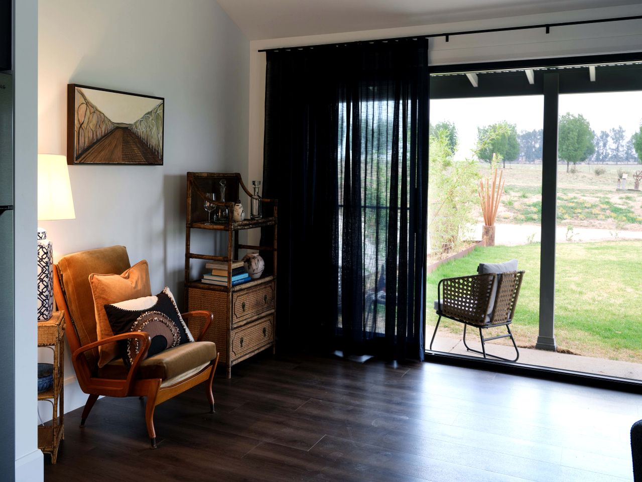 Luxury Cellar Door Accommodation with Heated Bathroom Near Wineries | Mudgee, NSW