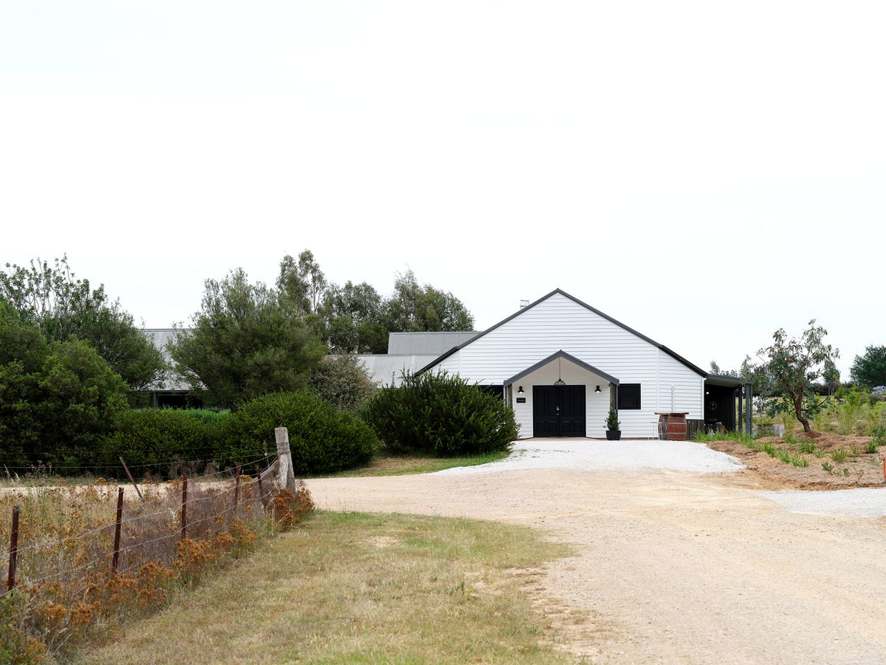 Luxury Cellar Door Accommodation with Heated Bathroom Near Wineries | Mudgee, NSW