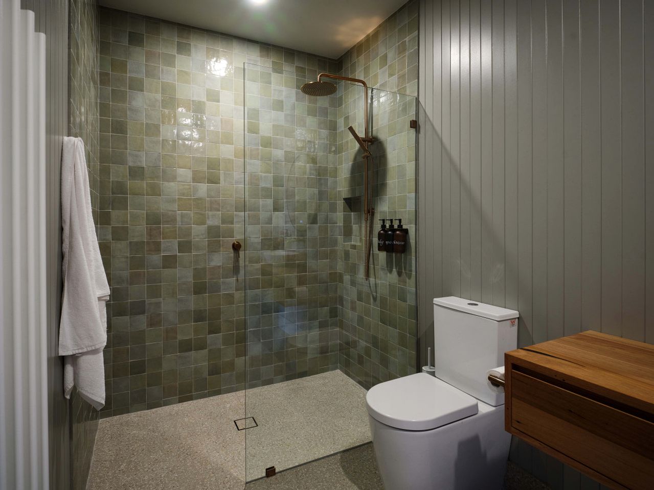 Luxury Pet-Friendly Villa with Heated Bathrooms & Full Kitchen Near Wineries in Mudgee, New South Wales