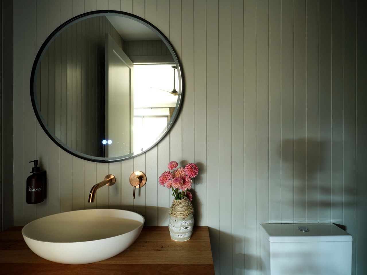 Luxury Pet-Friendly Villa with Heated Bathrooms & Full Kitchen Near Wineries in Mudgee, New South Wales