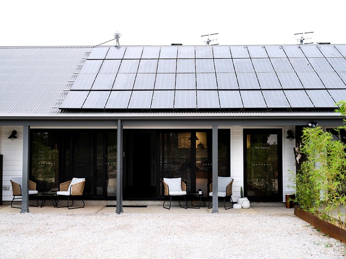 Luxury Pet-Friendly Villa with Heated Bathrooms & Full Kitchen Near Wineries in Mudgee, New South Wales