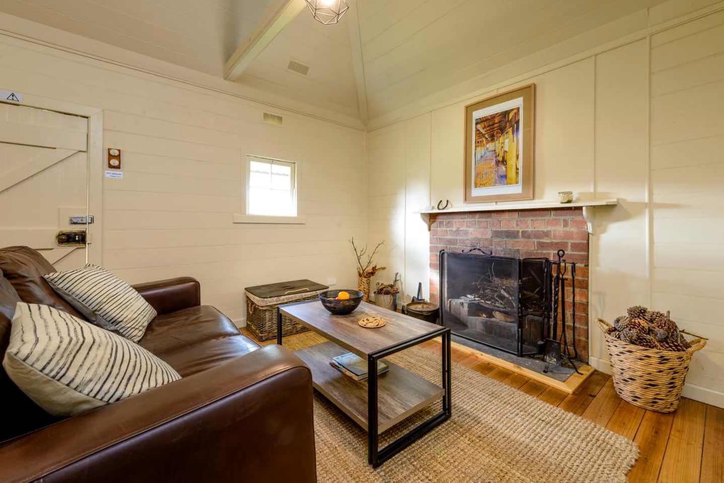 Gorgeous Vacation Rental with Complimentary Breakfast near New Norfolk, Tasmania