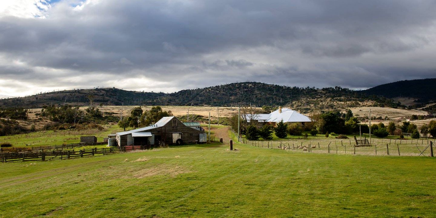 Gorgeous Vacation Rental with Complimentary Breakfast near New Norfolk, Tasmania