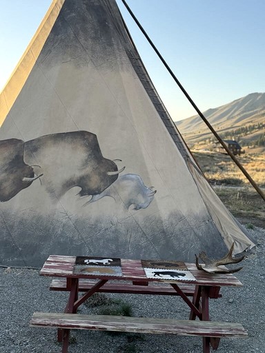 Tipis (United States of America, Cameron, Montana)