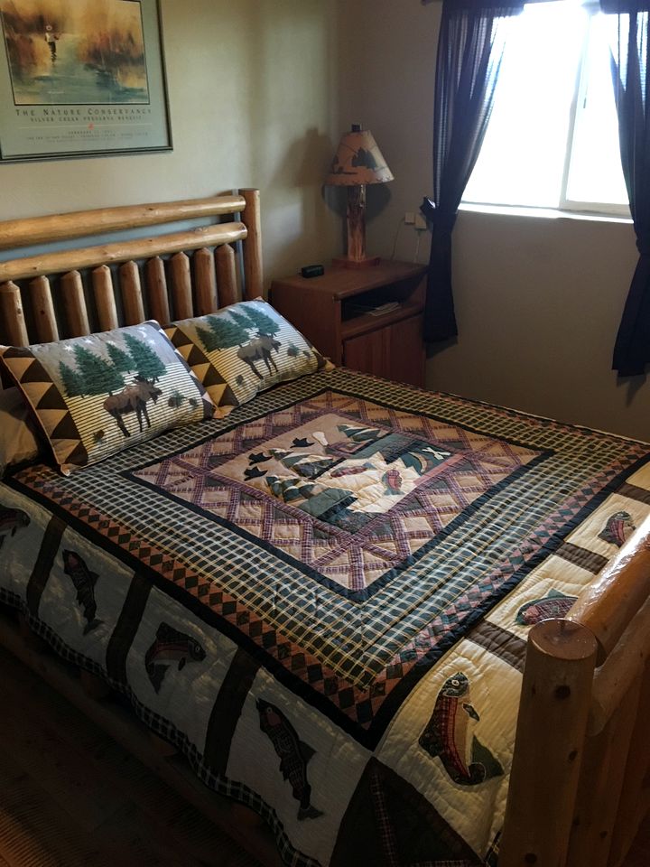 Scenic Vacation Cabin with 360° Mountain Views near Yellowstone National Park in Madison River Valley, Montana