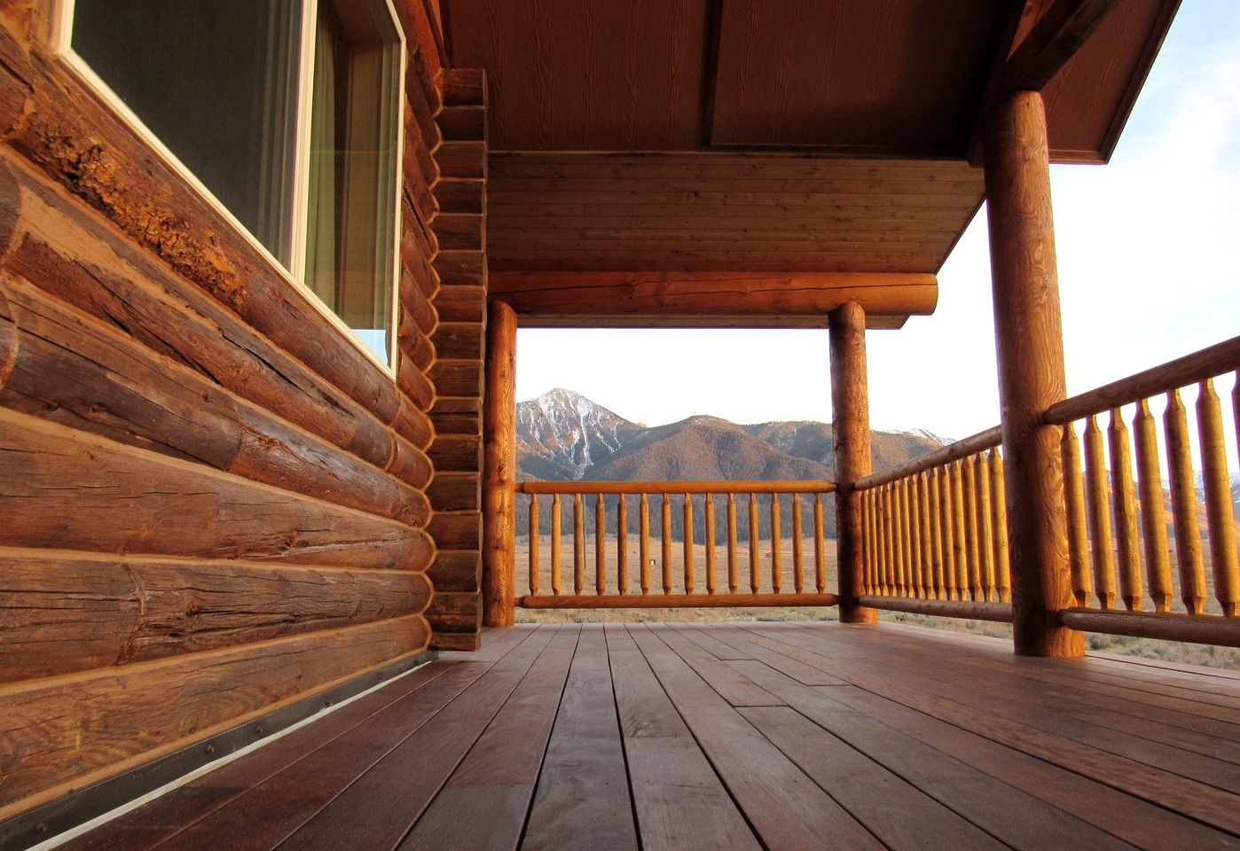 Scenic Vacation Cabin with 360° Mountain Views near Yellowstone National Park in Madison River Valley, Montana