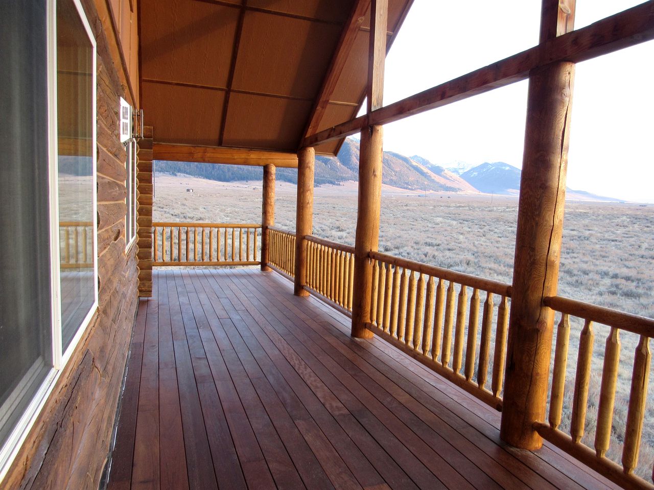 Scenic Vacation Cabin with 360° Mountain Views near Yellowstone National Park in Madison River Valley, Montana