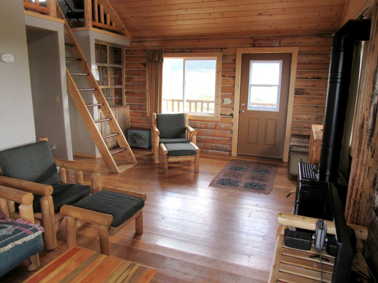 Scenic Vacation Cabin with 360° Mountain Views near Yellowstone National Park in Madison River Valley, Montana