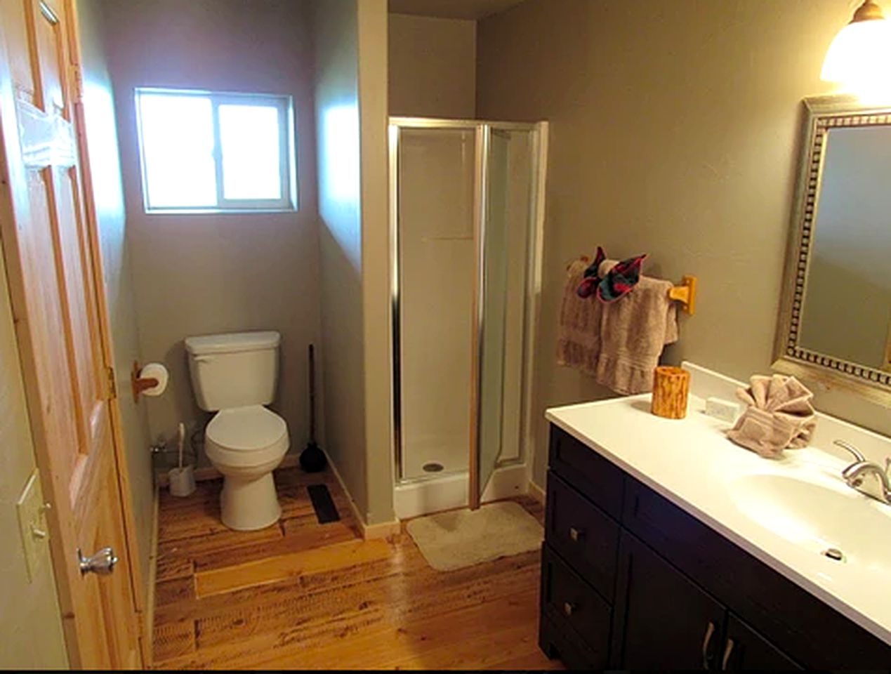 Magnificent Log Cabin with Mountain Views near Yellowstone National Park, Montana