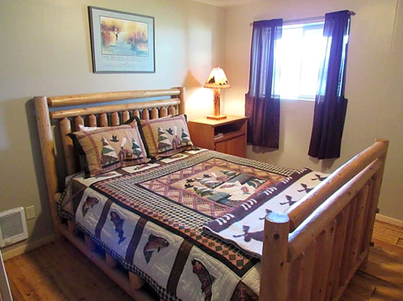 Magnificent Log Cabin with Mountain Views near Yellowstone National Park, Montana