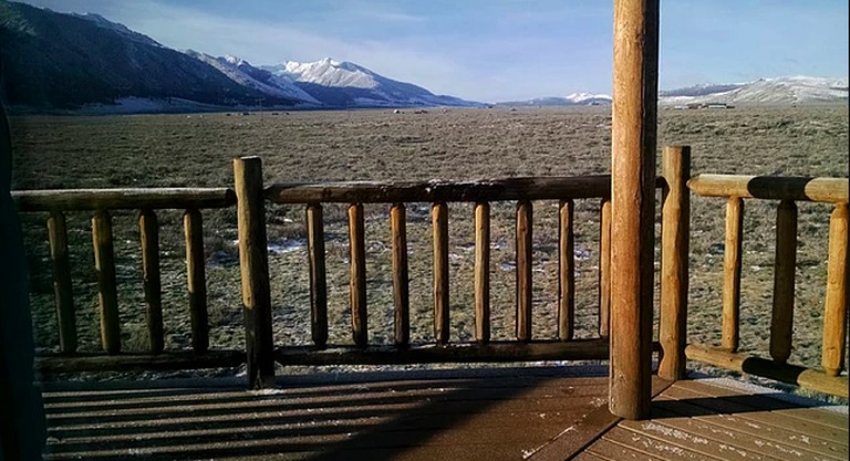 Log Cabins (Cameron, Montana, United States)