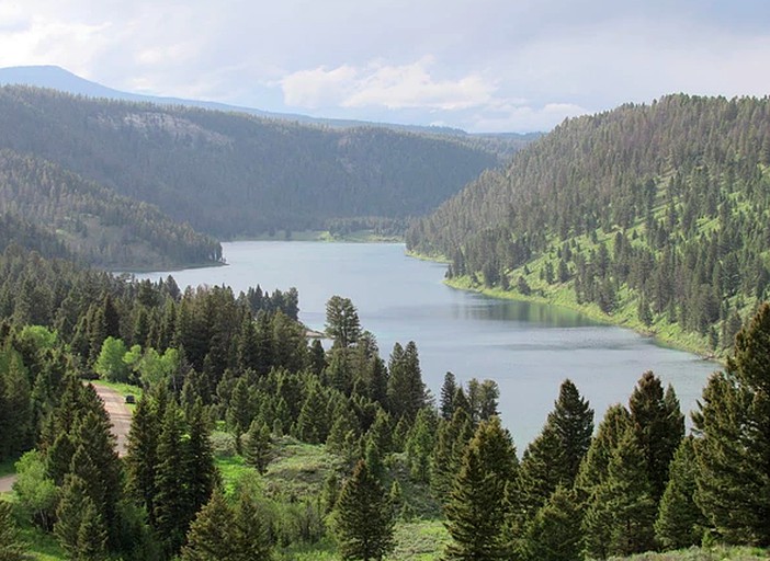 Log Cabins (Cameron, Montana, United States)