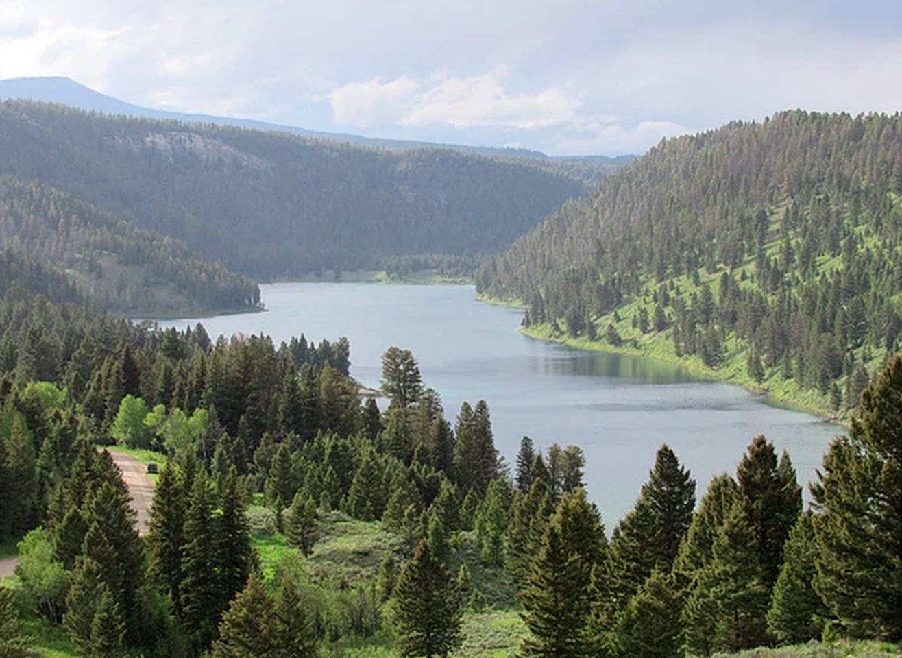 Magnificent Log Cabin with Mountain Views near Yellowstone National Park, Montana