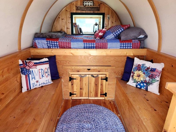 Caravans (United States of America, Tetonia, Idaho)