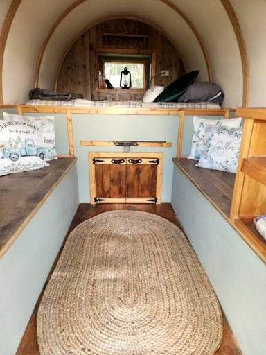 Caravans (United States of America, Tetonia, Idaho)