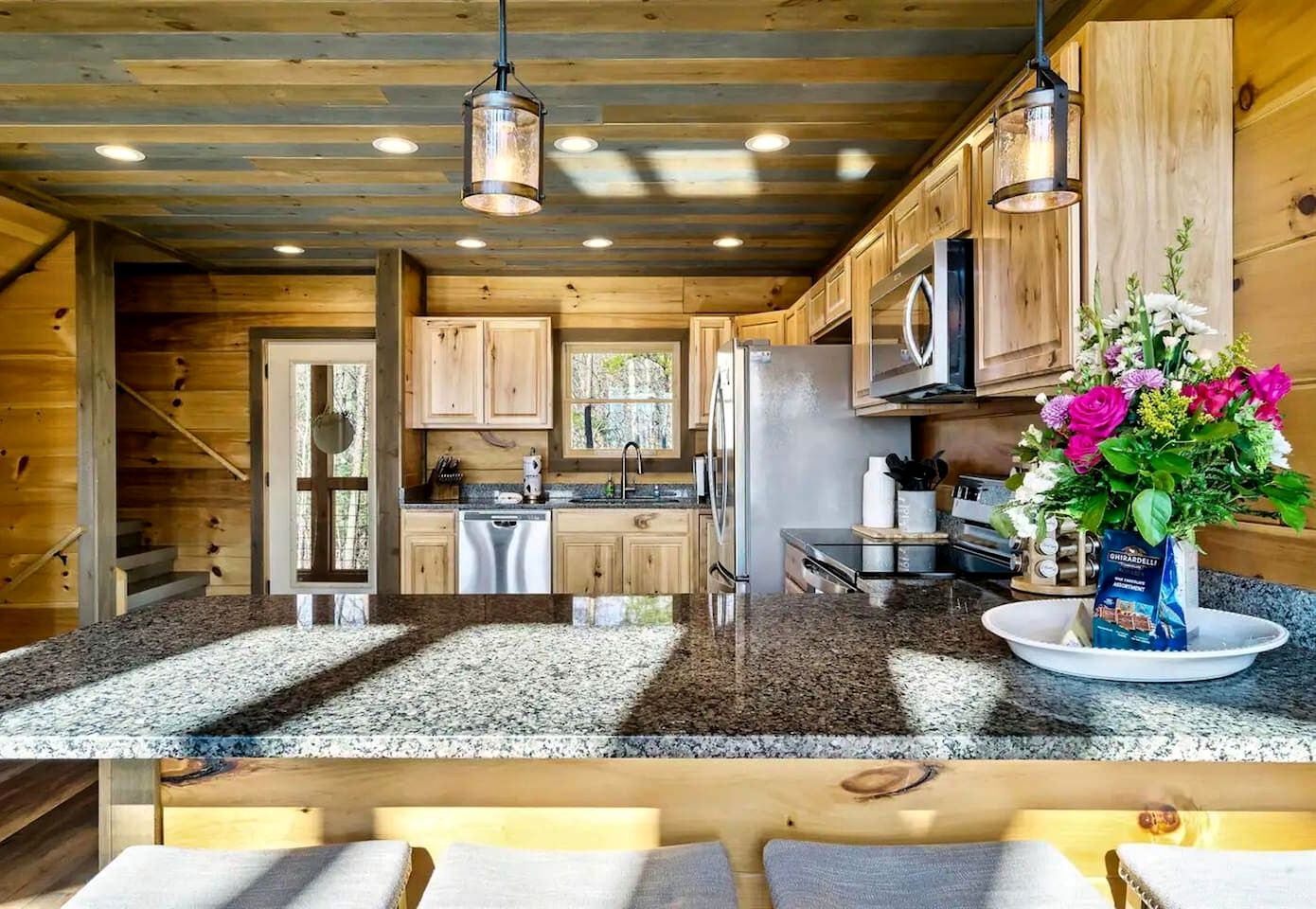 Luxurious Sevierville Mountain Retreat • Heated Indoor Pool, Hot Tub & Arcade, Sevierville, TN