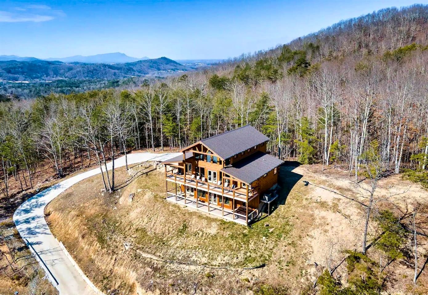 Luxurious Sevierville Mountain Retreat • Heated Indoor Pool, Hot Tub & Arcade, Sevierville, TN