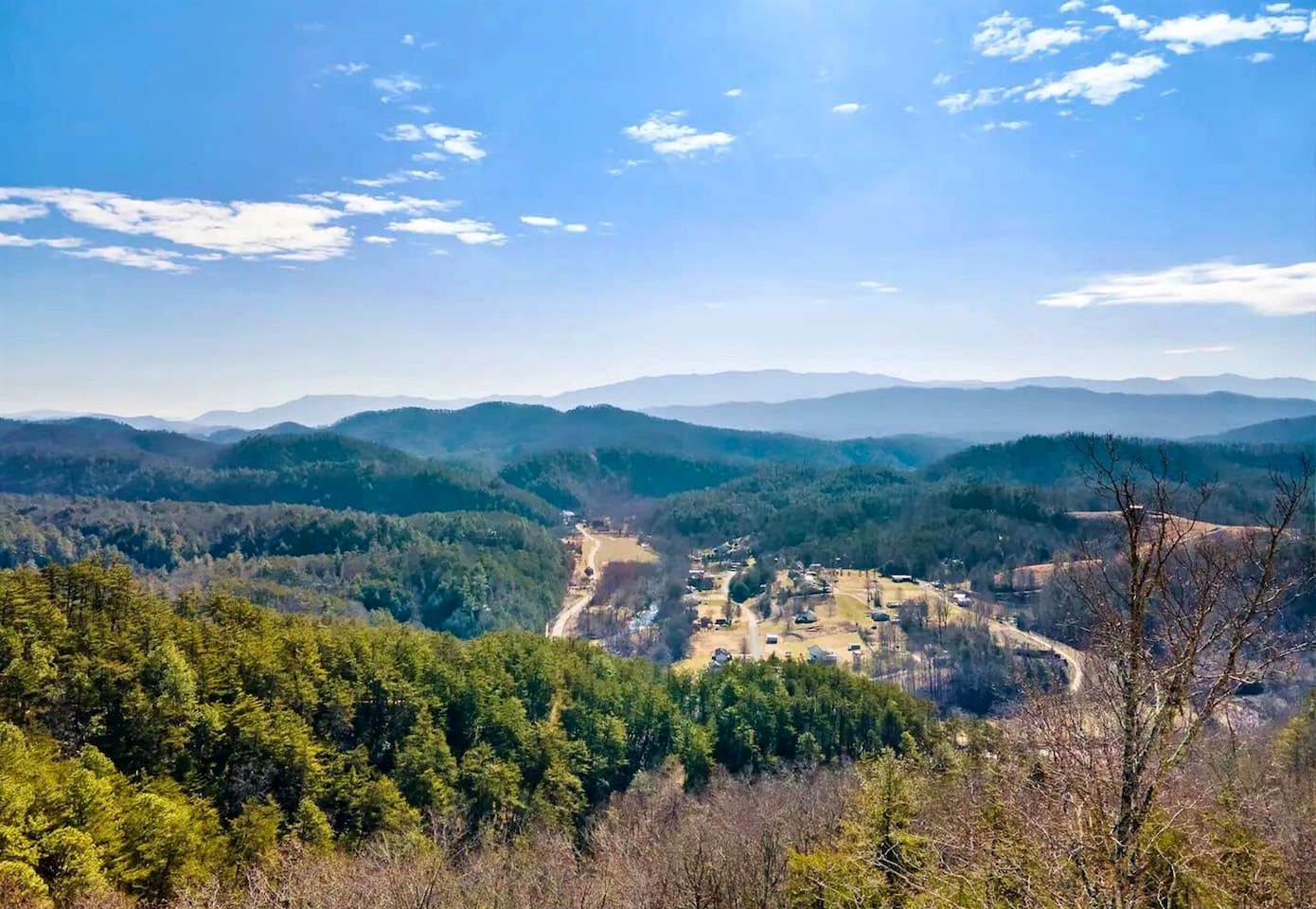 Luxurious Sevierville Mountain Retreat • Heated Indoor Pool, Hot Tub & Arcade, Sevierville, TN