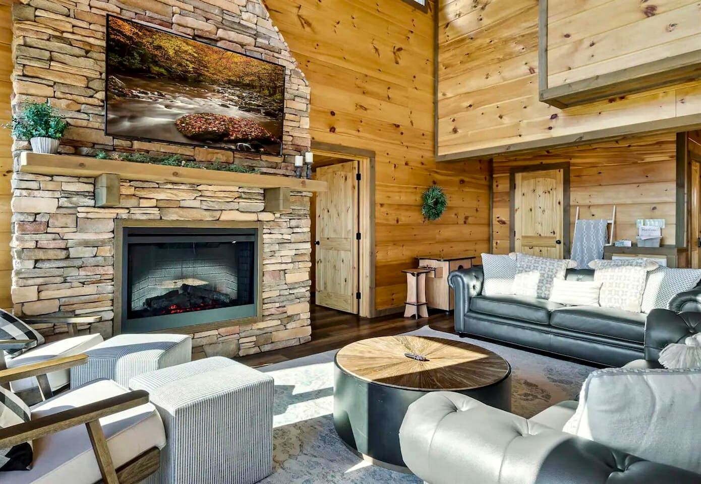 Luxurious Sevierville Mountain Retreat • Heated Indoor Pool, Hot Tub & Arcade, Sevierville, TN