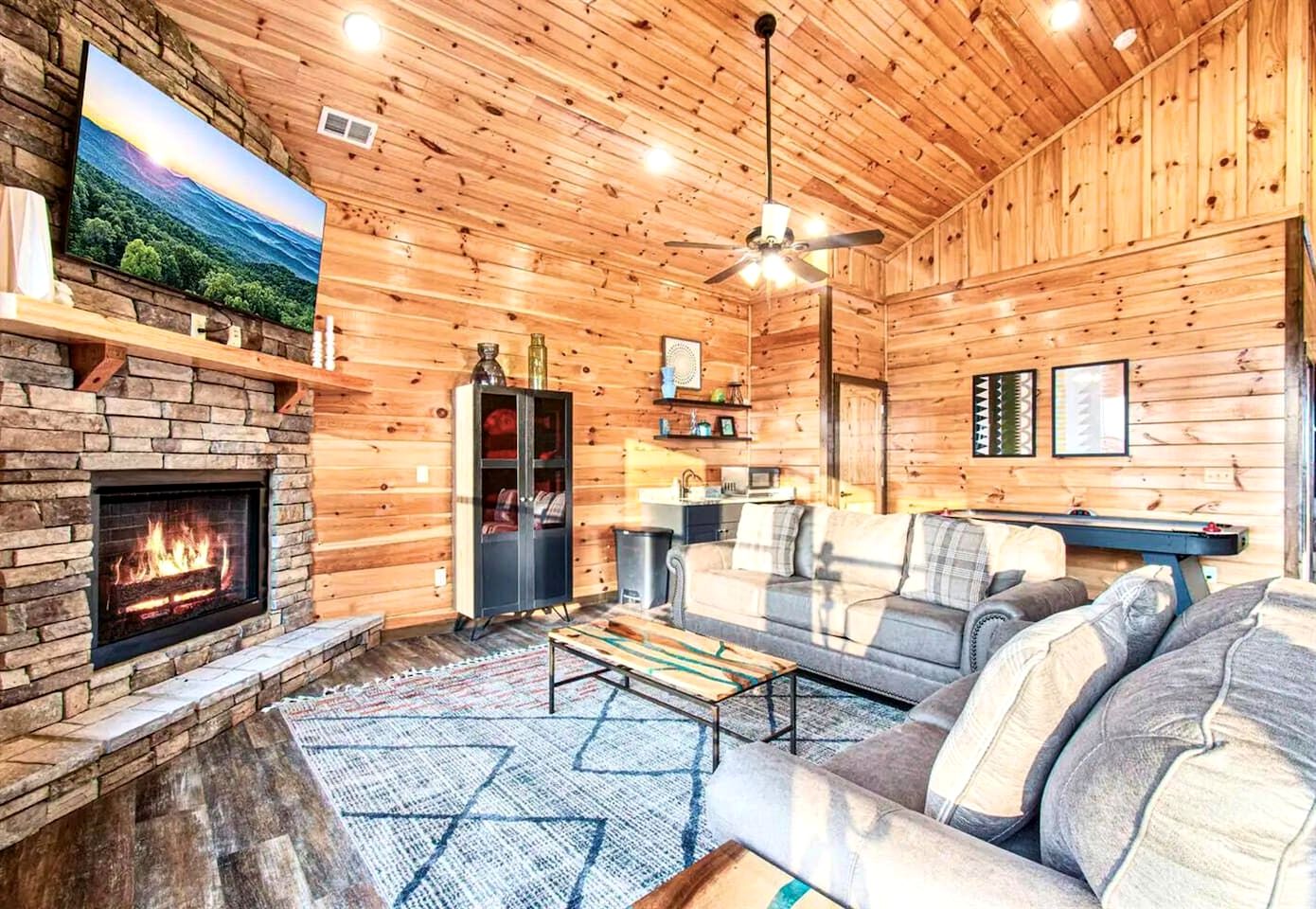 Scenic Smoky Mountain Retreat with Heated Indoor Pool & Game Room near Pigeon Forge, Sevierville TN