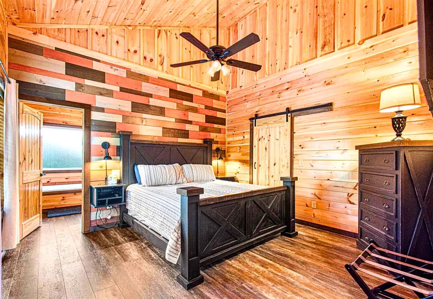Scenic Smoky Mountain Retreat with Heated Indoor Pool & Game Room near Pigeon Forge, Sevierville TN