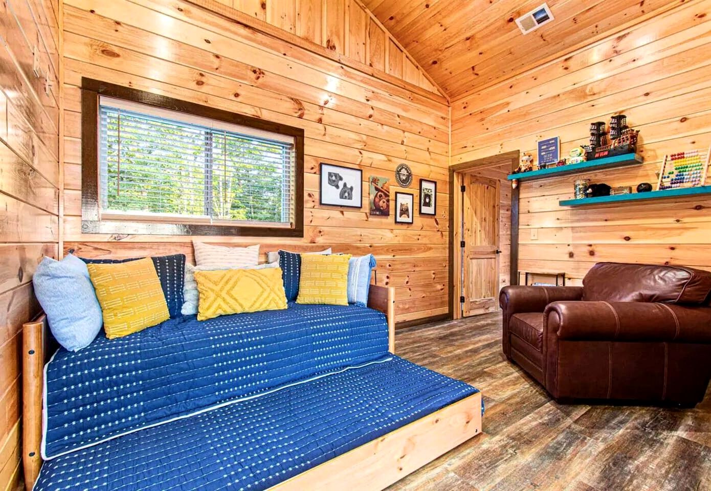 Scenic Smoky Mountain Retreat with Heated Indoor Pool & Game Room near Pigeon Forge, Sevierville TN
