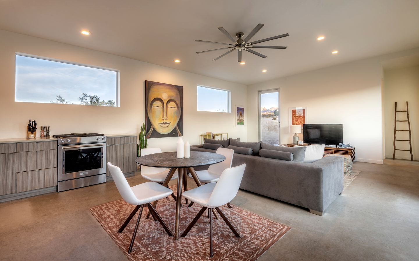 Cozy Vacation Rental with Fire Pit and Hot-tub in Joshua Tree, California