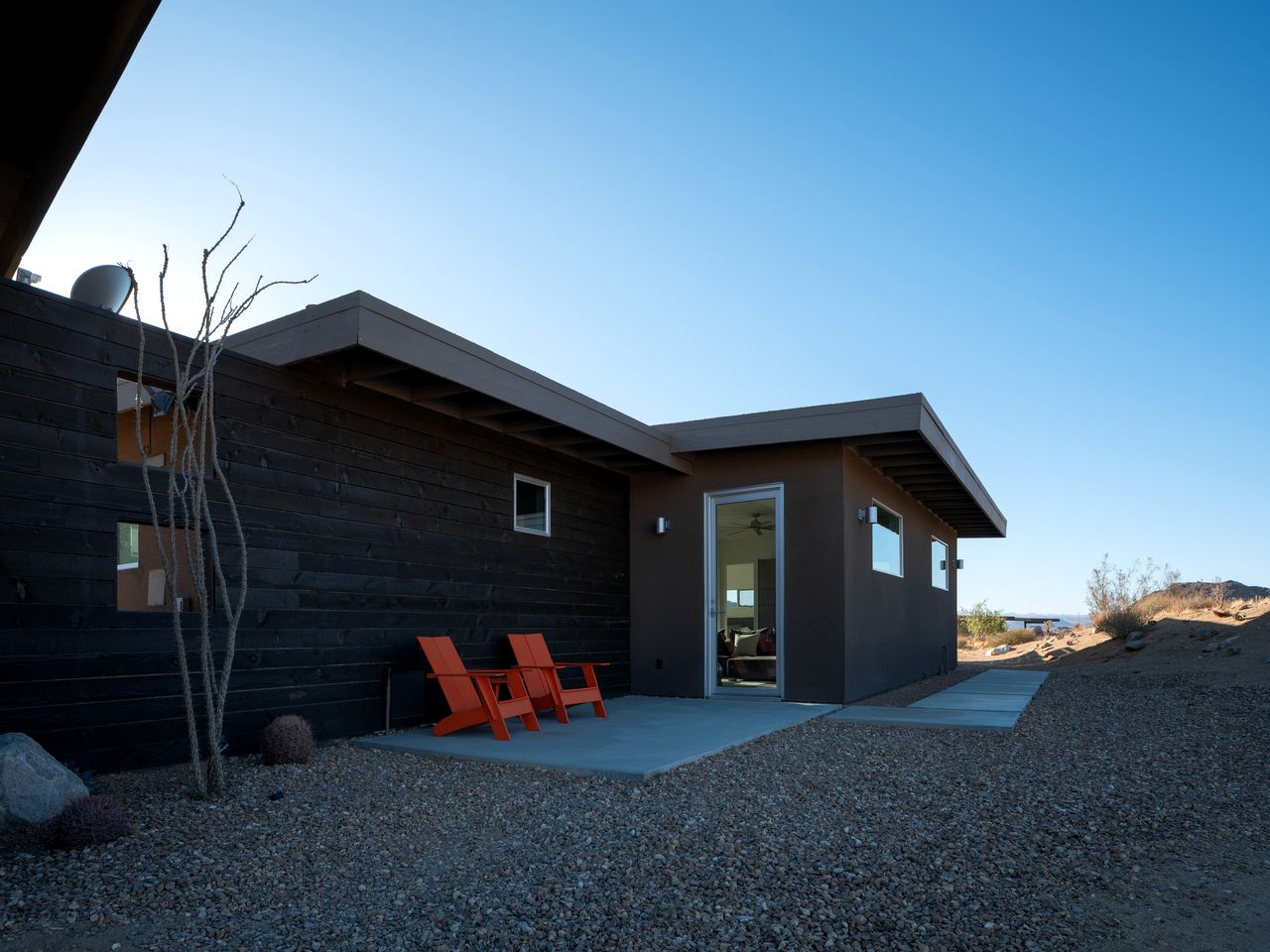 Cozy Vacation Rental with Fire Pit and Hot-tub in Joshua Tree, California