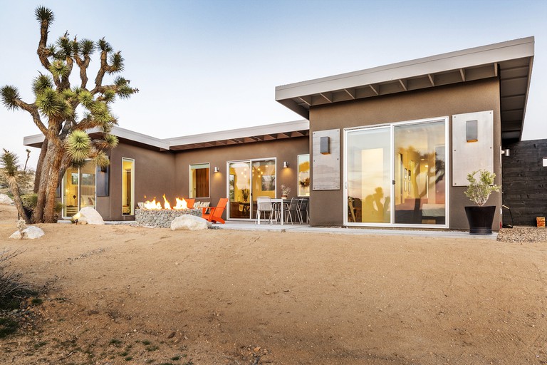 Cozy Vacation Rental with Fire Pit and Hot-tub in Joshua Tree, California