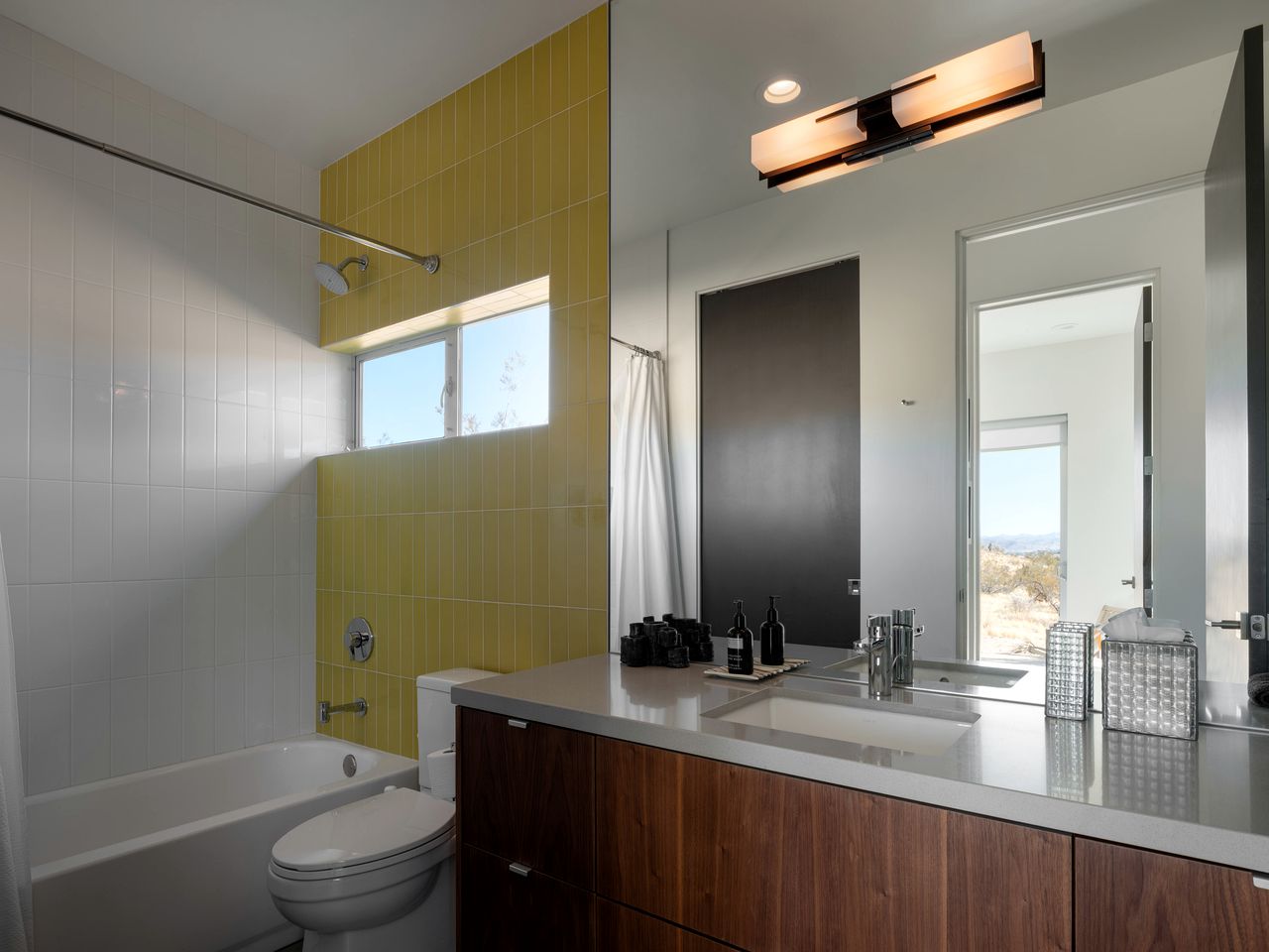 Cozy Vacation Rental with Fire Pit and Hot-tub in Joshua Tree, California