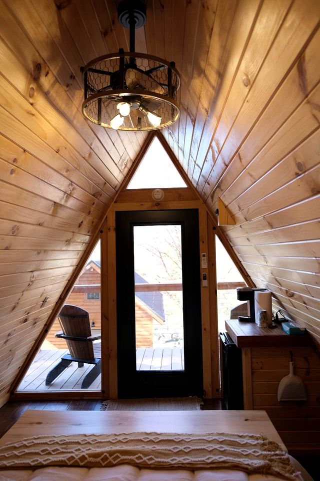 Lovely Rural Cabin Nestled Among Nature by Tappan Lake in Ohio