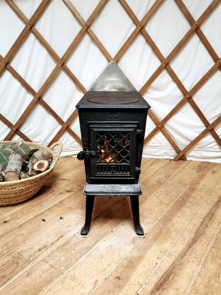 Secluded Off-Grid Yurt Stay with Outdoor Kitchen near Tramuntana Mountains, Mallorca