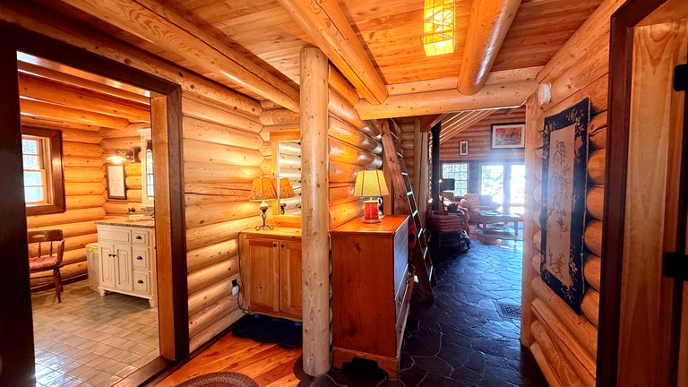 Cabins (United States of America, Greenville, Maine)